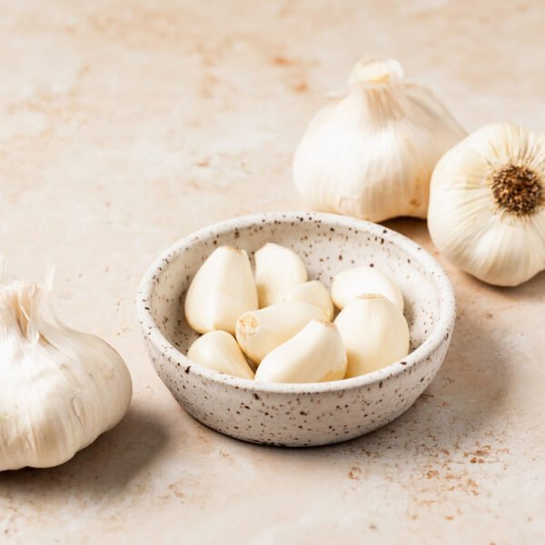 FRESH PEELED GARLIC 1LB